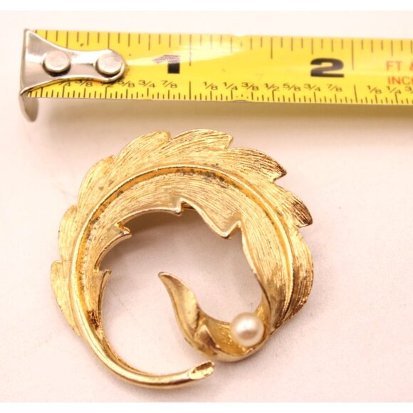 Leaf Pearl Swirl Gold Tone Brooch Lapel Hat Pin Brushed Textured Vintage Estate - Picture 8 of 8